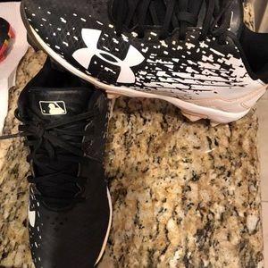 Boys Under Armour Cleats - Size 3.5Y